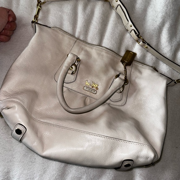 Beautiful white Coach bag - Picture 11 of 15